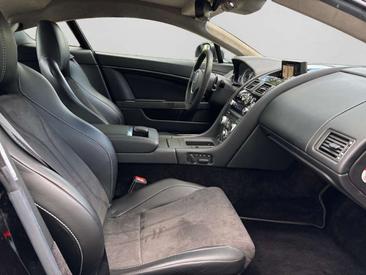 Aston Martin Vantage V8 — photo 9