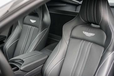 Aston Martin V8 4.0 — photo 11