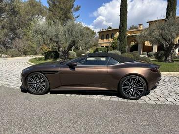 Aston Martin DB12 Volante — photo 2