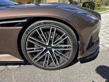 Aston Martin DB12 Volante — photo 7