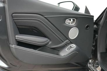 Aston Martin V8 4.0 — photo 20
