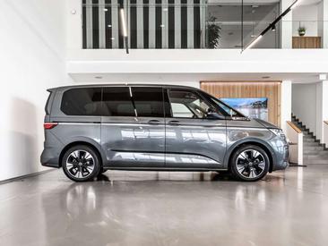 Volkswagen Multivan EHybrid 4Motion Style — photo 18