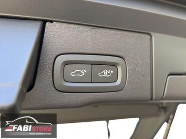 Volvo XC60 B5 R-Design — photo 14