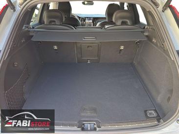 Volvo XC60 B5 R-Design — photo 15