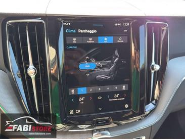 Volvo XC60 B5 R-Design — photo 20