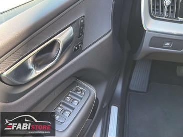 Volvo XC60 B5 R-Design — photo 22