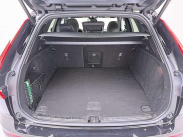 Volvo XC60 T6 Recharge R-Design — photo 17