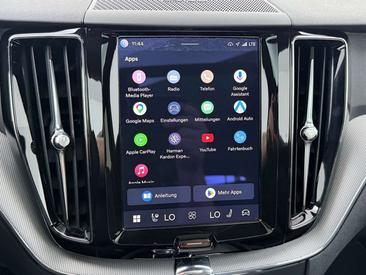 Volvo XC60 T6 Recharge R-Design — photo 32