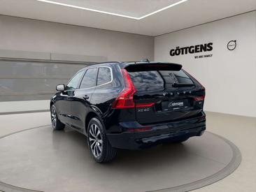 Volvo XC60 B4 Core — photo 3