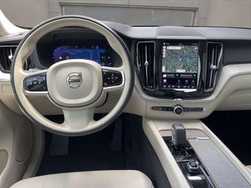 Volvo XC60 B4 Core — photo 8
