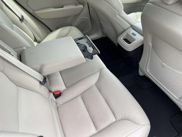 Volvo XC60 B4 Core — photo 20