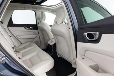 Volvo XC60 T6 Recharge Core — photo 7