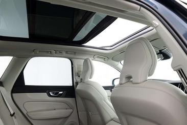 Volvo XC60 T6 Recharge Core — photo 8
