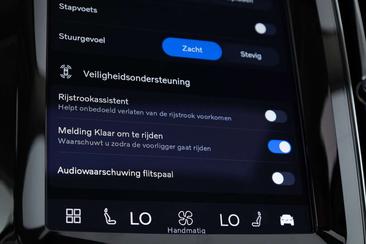 Volvo XC60 T6 Recharge Core — photo 18