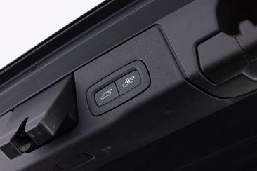 Volvo XC60 T6 Recharge Core — photo 24