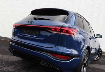 Audi SQ6 E-tron EDITION-ONE-BLUE — photo 17