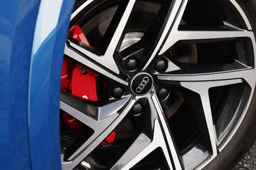 Audi SQ6 E-tron EDITION-ONE-BLUE — photo 14