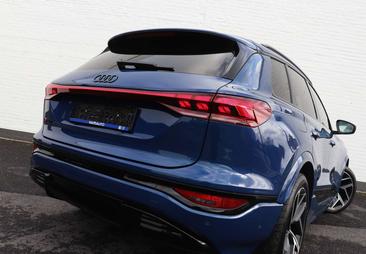 Audi SQ6 E-tron EDITION-ONE-BLUE — photo 17