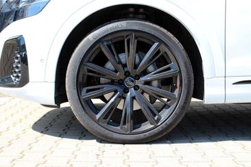 Audi Q8 S Line 50 TDI — photo 29