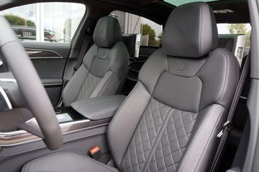 Audi A8 1st Class 60 TFSIe — photo 8