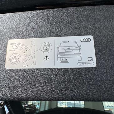 Audi Q8 S Line 30 TDI — photo 14