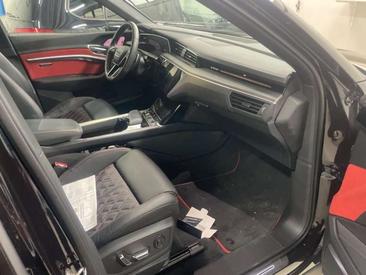 Audi E-tron Sportback — photo 7