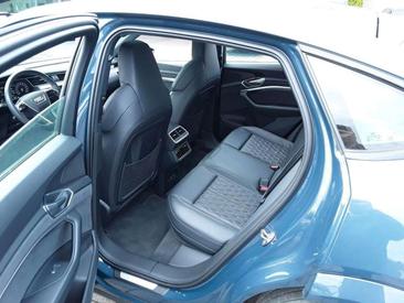 Audi E-tron Sportback — photo 8