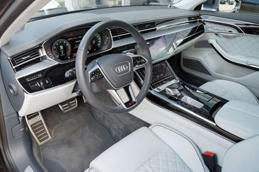 Audi A8 60 TFSI — photo 7
