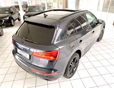 Audi Q5 S Line 40 TFSI — photo 10