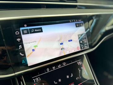 Audi A8 50 TDI — photo 28