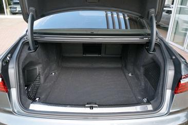 Audi A8 60 TFSI — photo 28