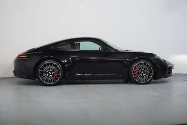 Porsche 992 II Carrera 4S — photo 2