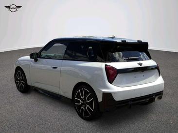 Mini Cooper SE JCW — photo 7