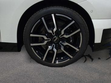 Mini Cooper SE JCW — photo 9