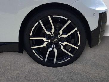 Mini Cooper SE JCW — photo 10