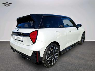 Mini Cooper SE JCW — photo 4