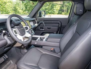 Land Rover Defender 90 Air Susp Pack | T Black D200 S AWD Auto — photo 8