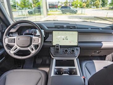 Land Rover Defender 90 Air Susp Pack | T Black D200 S AWD Auto — photo 10