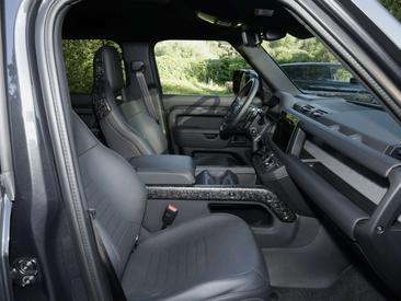Land Rover Defender 110 Octa Edition One Grey 4.4 P635 — photo 11