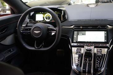 Aston Martin V8 — photo 4