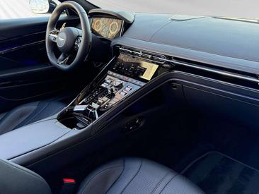 Aston Martin DB12 Volante 4.0 V8 — photo 9