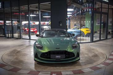 Aston Martin DB12 4.0 V8 — photo 5