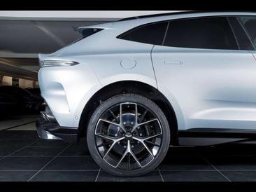 Aston Martin DBX 4.0 V8 Biturbo — photo 10