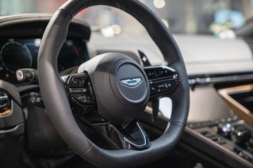 Aston Martin DB12 4.0 V8 — photo 10