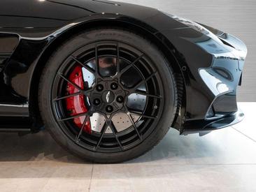 Aston Martin Vanquish Black — photo 3
