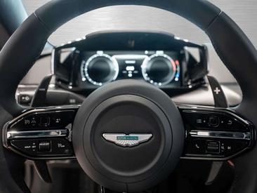 Aston Martin Vanquish Black — photo 11