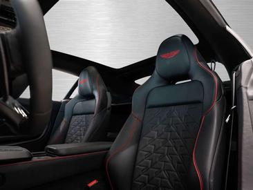 Aston Martin Vanquish Black — photo 12