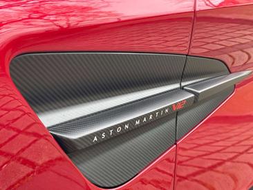 Aston Martin Vanquish — photo 10