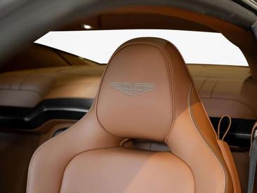 Aston Martin Vanquish Coupé — photo 4