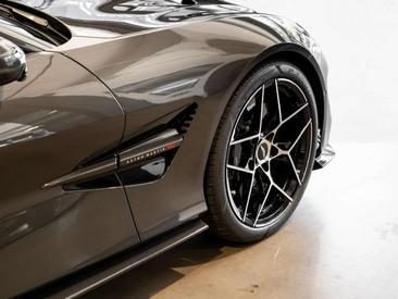 Aston Martin Vanquish Coupé — photo 8